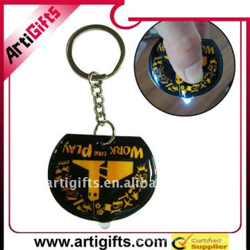 Presentes de promoção de borracha pvc led keychain com anel de metal split